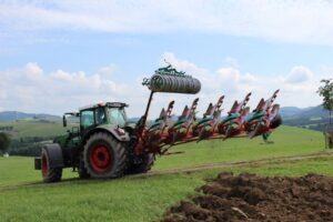 Kverneland Packomat pevne integrovaný do pluhu