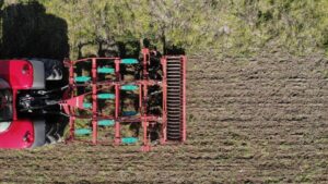 Kultivátor Kverneland Enduro Pro pri hlbokom kyprení pôdy