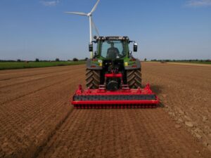 rotačné brány Kverneland S series pri príprave sejbového lôžka