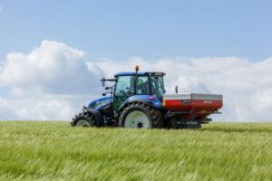 Kverneland Exacta CL rozmetadlo pri práci na poli