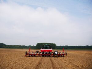 Kverneland Optima RS presná sejačka s viacerými výsevnými jednotkami počas sejby